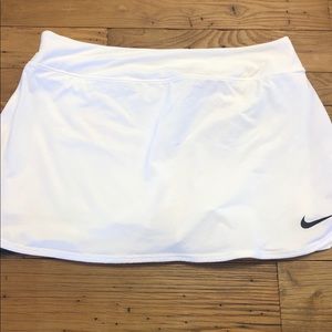 Nike women’s tennis skirt. Size Large